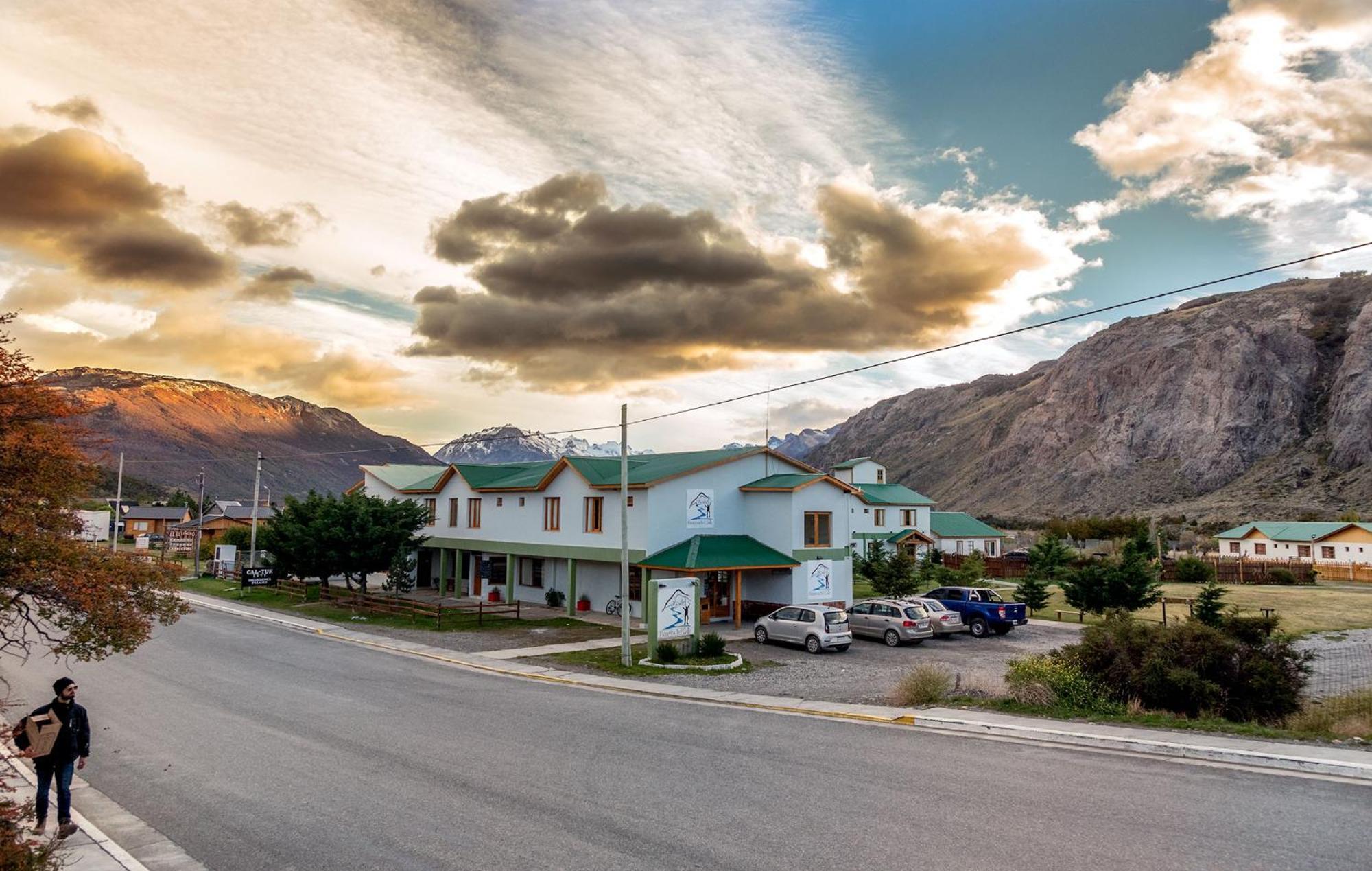 Hostel Pioneros del Valle El Chaltén Exterior foto